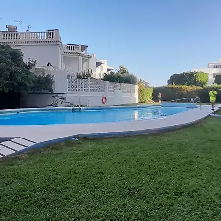Apartament La Casita De La Piscina